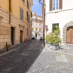 Vg Piazza Navona 5 Stelle Parlamento Pensión